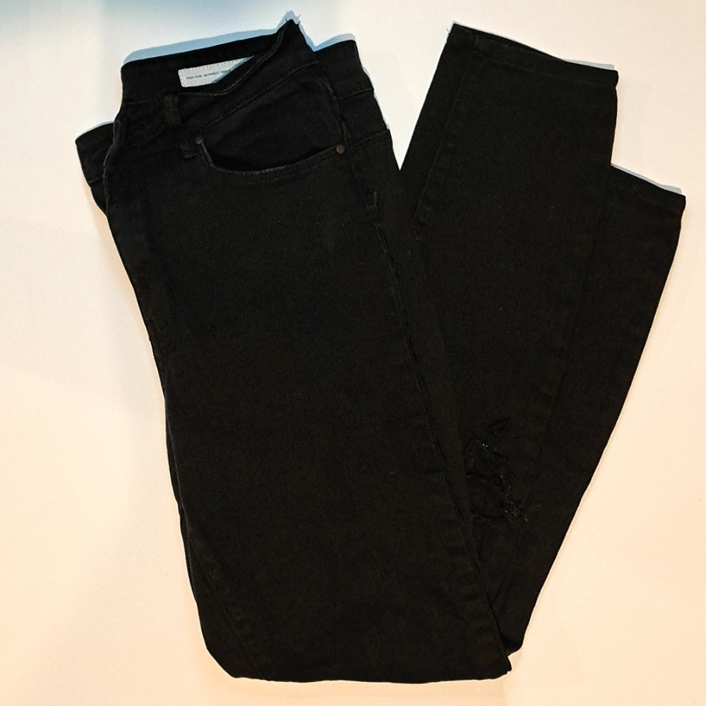Size:26 high-rise skinny ankles. black ripped jeans. From Pacsun